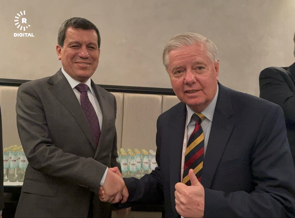 #WÊNE - Mezlûm Ebdî: Lindsey Graham parêzvanê mafên gelê me ye

Fermandarê Giştî yê Hêzên Sûriyeya Demokratîk (HSD) Mezlûm Ebdî bi şandeya Kongreya Amerîkayê ya ku Lindsey Graham serokatiya wê dikir re civiya

Mezlûm Ebdî ragihand:

🎙 ❝Ev endamên Kongreyê yên bi serokatiya