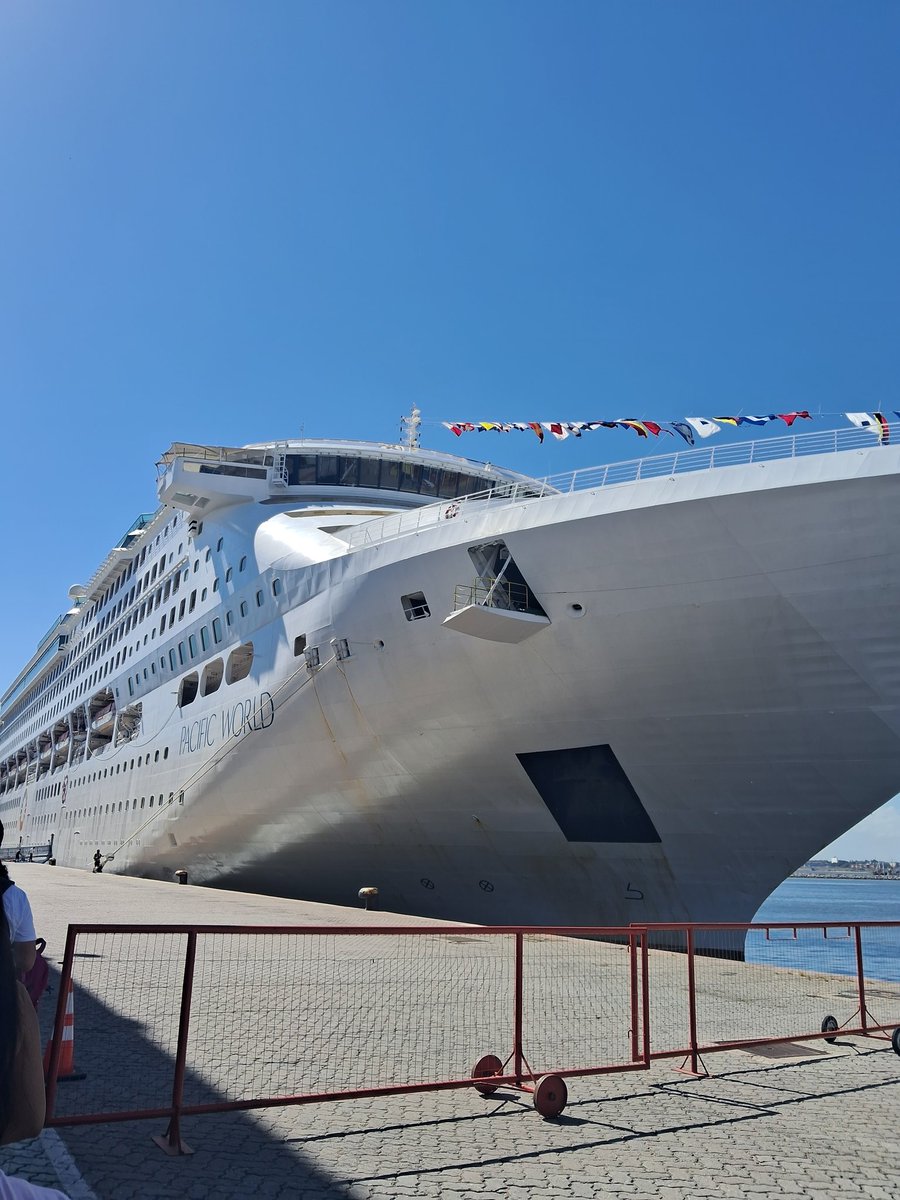 Un día representando el consejo de Derechos Humanos y al otro en el barco de la paz 🤍🇺🇾