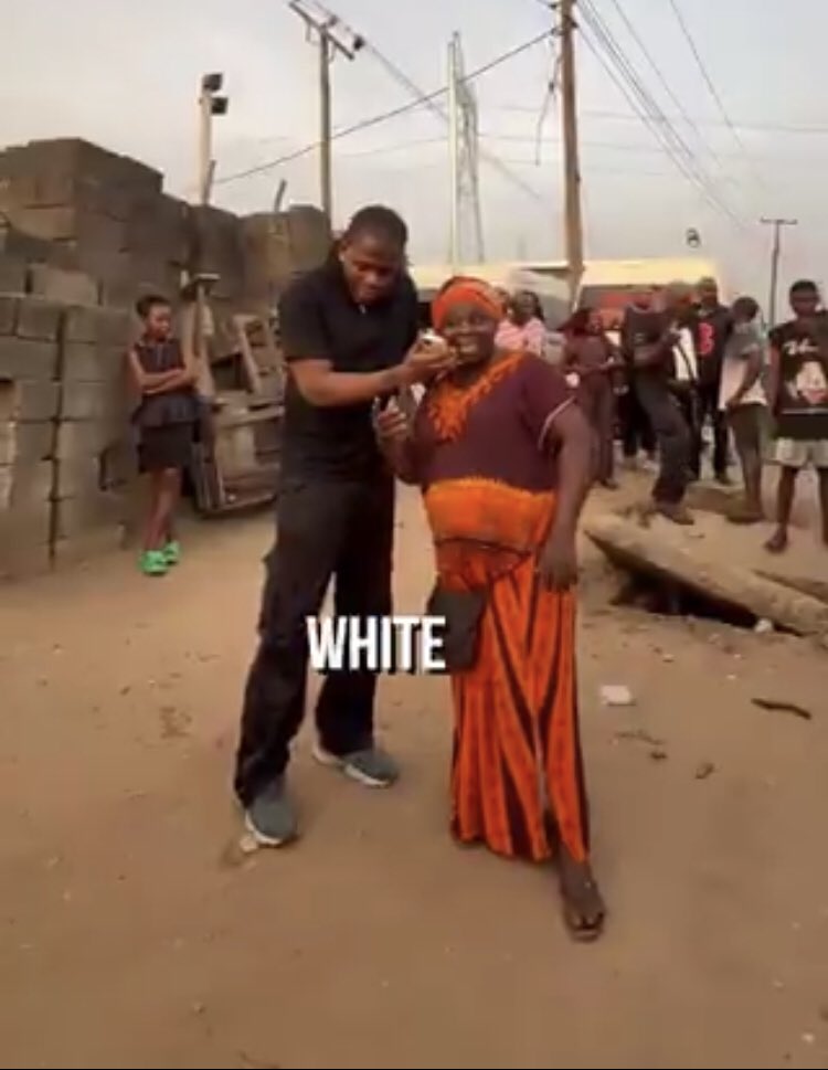 EsinSuccess's tweet image. Imagine the husband mentioned another colour, peace no go dey house till 2027 😂