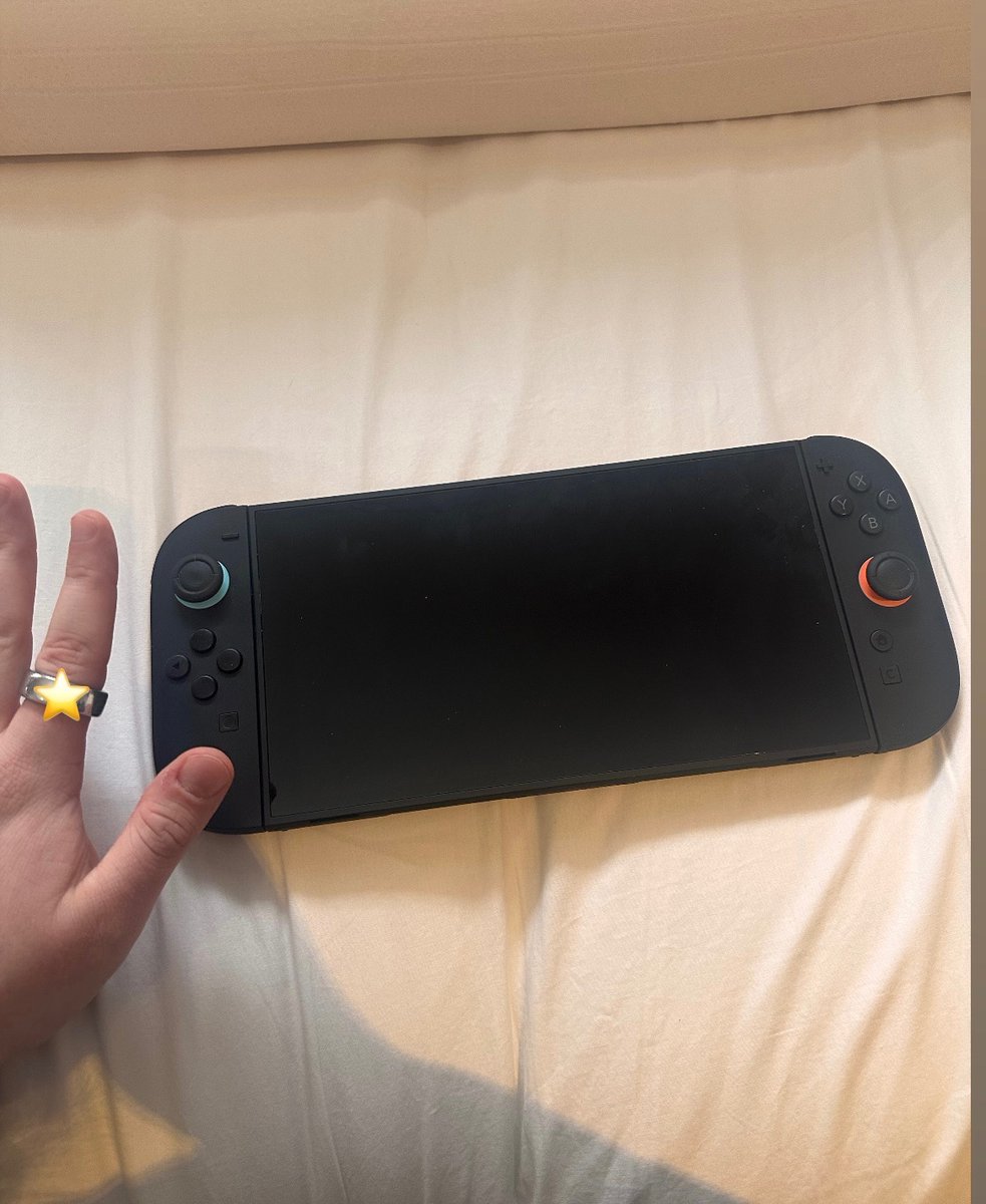 skittybitty tweet media