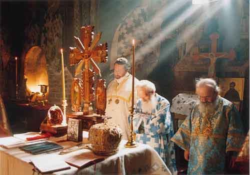 redeemed_zoomer's tweet photo. The problem with modern Evangelical worship isn't that it lacks smells and bells, it's just that it's not reverent. An Eastern Orthodox divine liturgy and a Dutch Reformed sabbath service are very different but both reverent. That's why feels "lacking" in Evangelical worship https://t.co/tQSIzCiOhP
