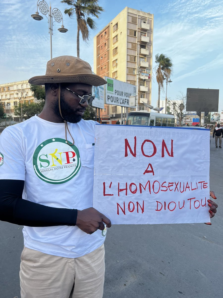 MayoroMama28102's tweet photo. 🚨🚨🚨🚨
( GORDJIGUENE DOUFI AM BATT😡🤬 )
NON À L’HOMOSEXUALITE❌❌🇸🇳🇸🇳🇸🇳

@abass_djigo @weuz13 @Nabyleu @NabouDiopLo1 @KiliFeuu @ElhadjiKandji1 @Le_Patriote_221 https://t.co/3vsAKnuNna