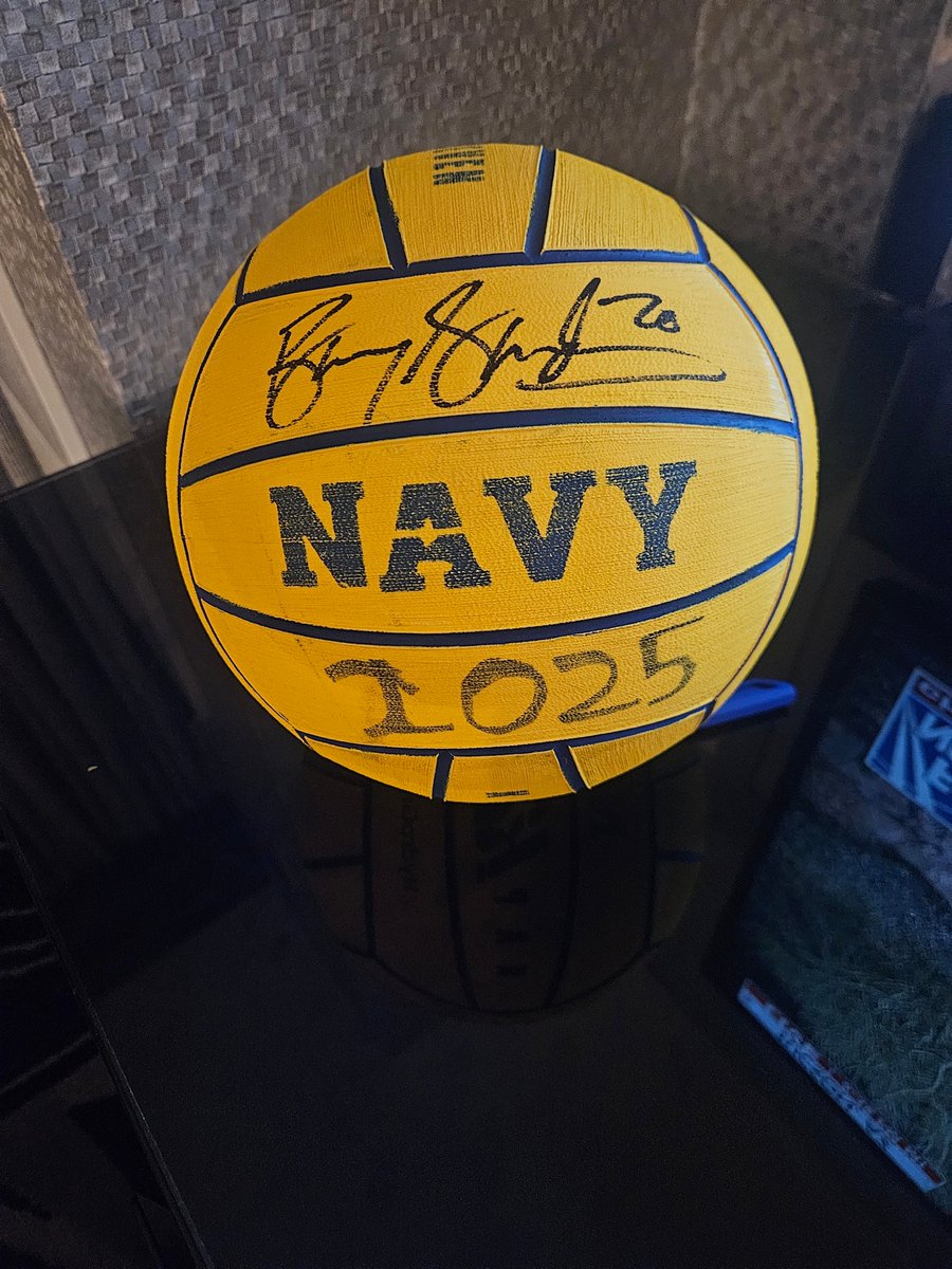 BarrySanders's tweet image. Hey All - We have a unique item coming up with my buddies at @NavyWaterPolo 

Never signed a #WaterPolo ball before, but follow us both and stay tuned for how to get this 1/1 rarity and to support the team!

#SandersSponsors @Lions @NFL