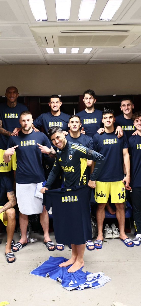 Bu adamın keyfini çekmeyi en çok bu taraftar hak ediyor resmen yazın zorla getirdik ha bide <a href="/yagosabuncuoglu/">Yağız Sabuncuoğlu</a>  nun da payı büyük