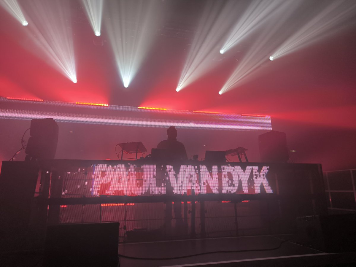 jenaasot's tweet photo. @PAULVANDYK Dank für den fantastischen Auftritt im Central in Erfurt. Wir waren begeistert von deinem Set.....und hoffen auf ein baldiges Wiedersehen hier im Club. Du bist ein deutsches DJ Urgestein...... bleibt bitte so wie Du bist....das Rockt....🔈🔉🔊🎛️🎧 https://t.co/6Z5vgd4jCS