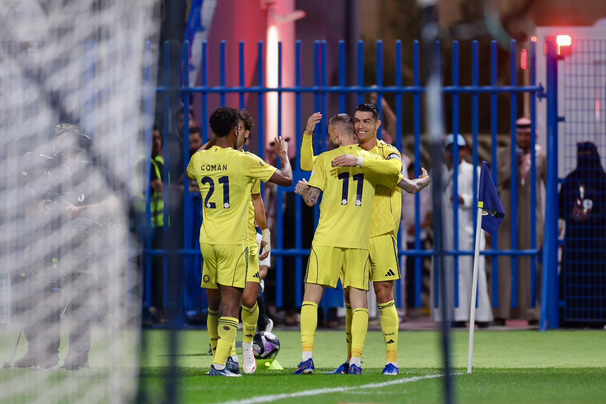 Cristiano's tweet image. Another step forward. Let’s keep going. 💪