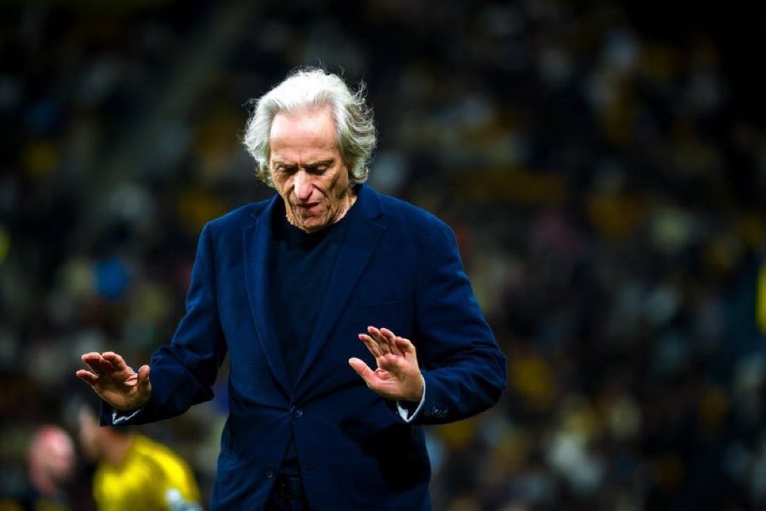 أحتاج أخذ كوب قهوة واجلس مع الميستر خيسوس واسأل سؤال واحد
شلون صرت مرن كذا؟ 
كيف تنازلت عن قناعات كثيرة خلاف مسيرتك بالكامل
وش تغير يا ميستر؟ 
وش الصلابه الملفته ذي واستقبال ٣ تسديدات فقط على المرمى خلال 7 مباريات متتالية
بسم الله ماشاء الله.. فالنا اللقب💛