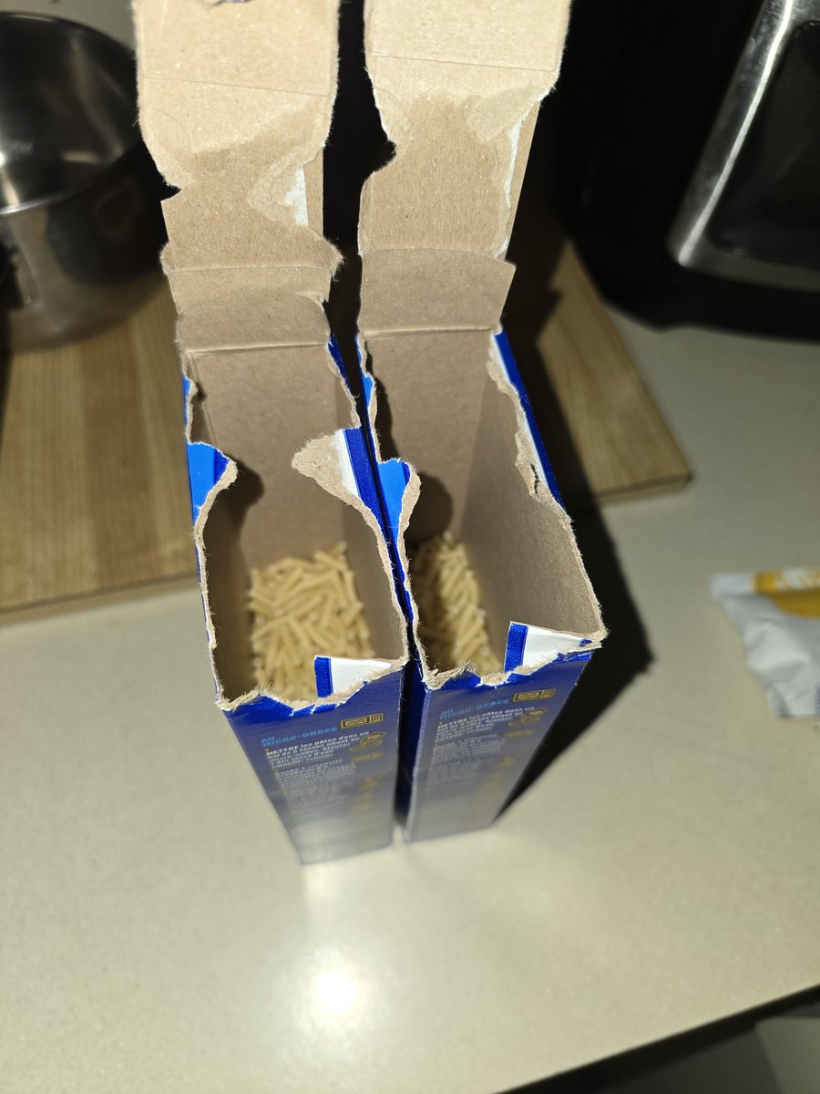 offwinger87's tweet image. When 2 become 1. @kraftmacncheese Only half full now... 👎