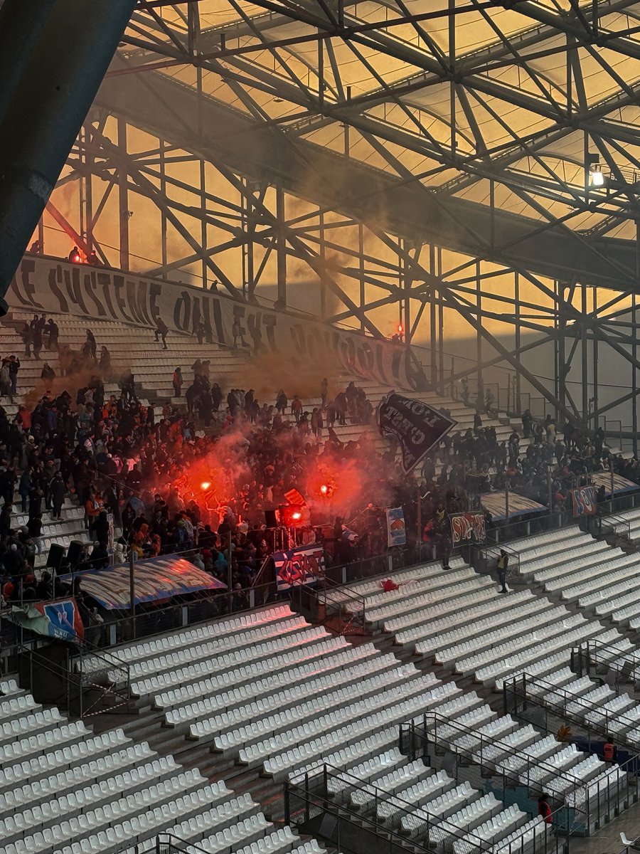 fc_travel_ tweet media