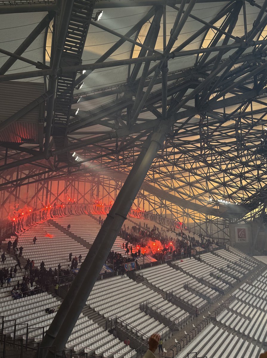 fc_travel_ tweet media