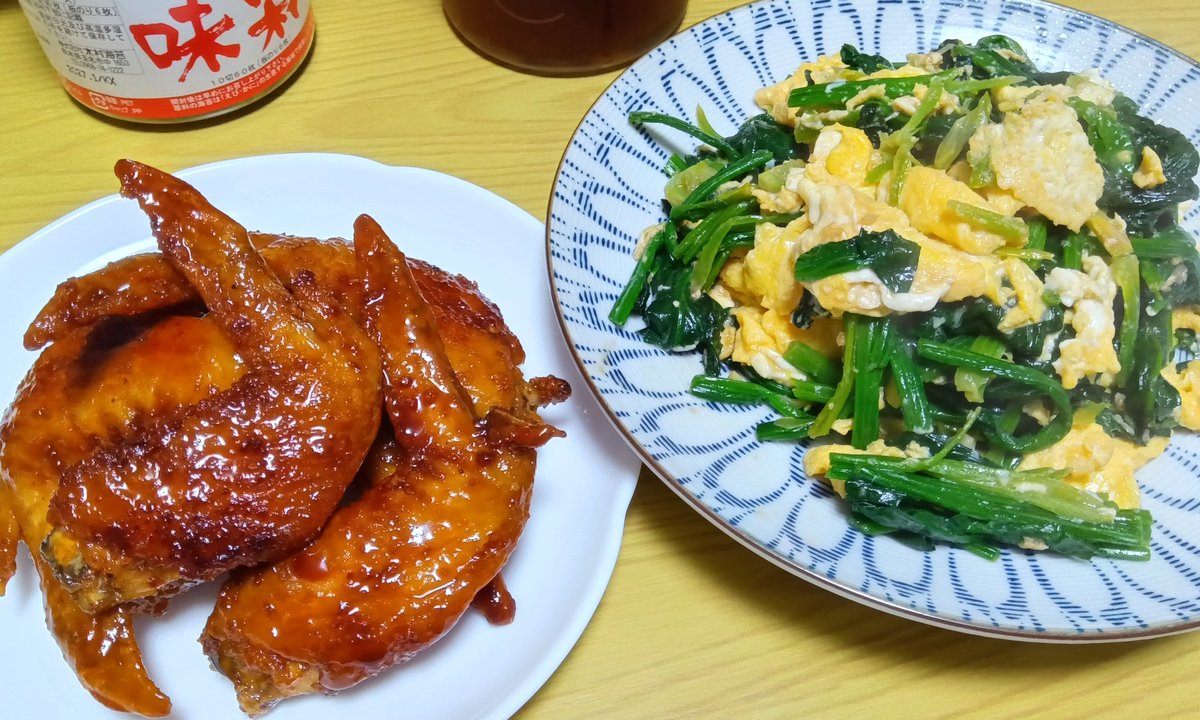 Tempest_FGR2's tweet photo. 昨日は名古屋チキンにほうれん草卵炒め、写真撮り忘れたけど湯豆腐。チキン手羽先もうちょい甘めが良かったかも。

#料理好きさんと繋がりたい　
#Twitter家庭料理部 #X家庭料理部 #料理記録 #家庭料理 https://t.co/VpEBBl4Pdm