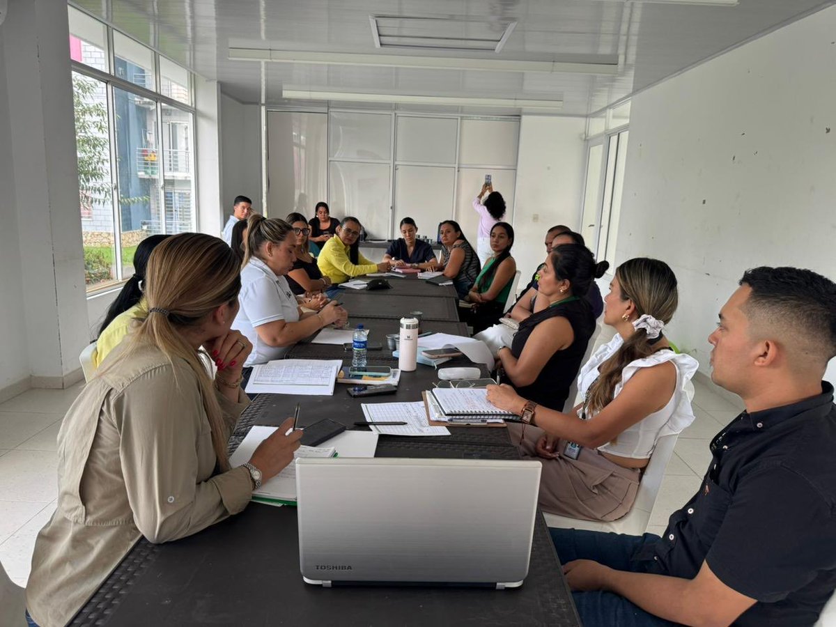 GobMeta's tweet photo. Realizamos mesa de trabajo con el Mecanismo Articulador municipal para revisar la atención de casos de violencias basadas en género, identificar oportunidades de mejora y fortalecer la ruta de atención, garantizando acompañamiento oportuno y acceso a la justicia. ⚖️🤝 https://t.co/DJaoPnQAzc