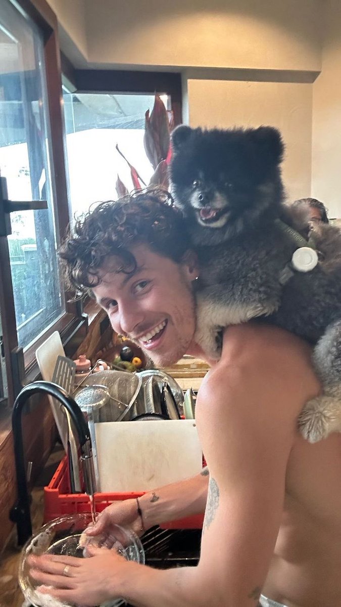 offctoodingram's tweet photo. happy valentine’s day to the dearest, sweetest and kindest boyfriend i’ve could’ve ask. i love you so fxcking much, my golden retriever! 💛💌 https://t.co/fA1JFxV0Lq