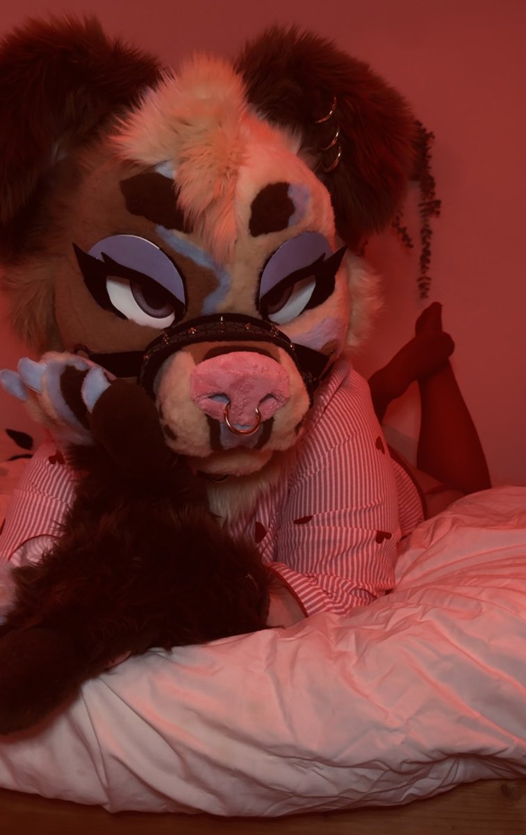 _mochipup's tweet photo. I’m trouble in the cutest way 🫦#furry #furryfandom #fursuit #fursuiter #fursona #furrycommunity #FursuitFriday #valentinday #furries #furrys #fursonas #fursuiters #puppygirl #puppygirltwt https://t.co/hU5IuAC8hx