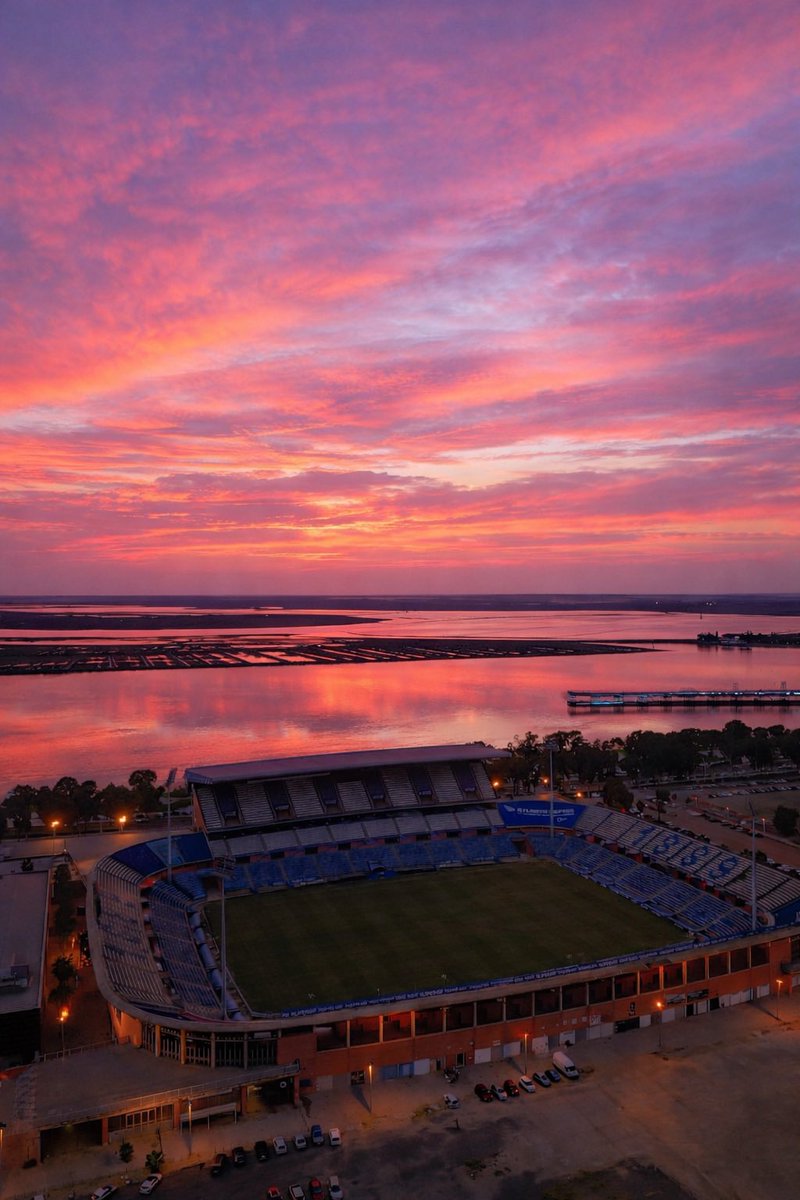 Atardeceres mágicos que tenemos en Huelva, sin duda no me mudaría de mi Huelva ni borracho. #huelva <a href="/huelvaHOYcom/">HuelvaHoy</a>  <a href="/Meteohuelva/">MeteoHuelva.es</a>