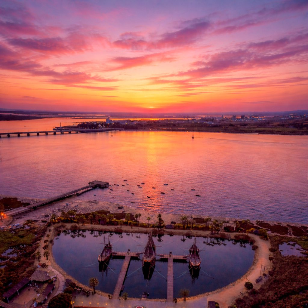 rafaelsanexp's tweet photo. Atardeceres mágicos que tenemos en Huelva, sin duda no me mudaría de mi Huelva ni borracho. #huelva @huelvaHOYcom  @Meteohuelva https://t.co/vZJUs39urr