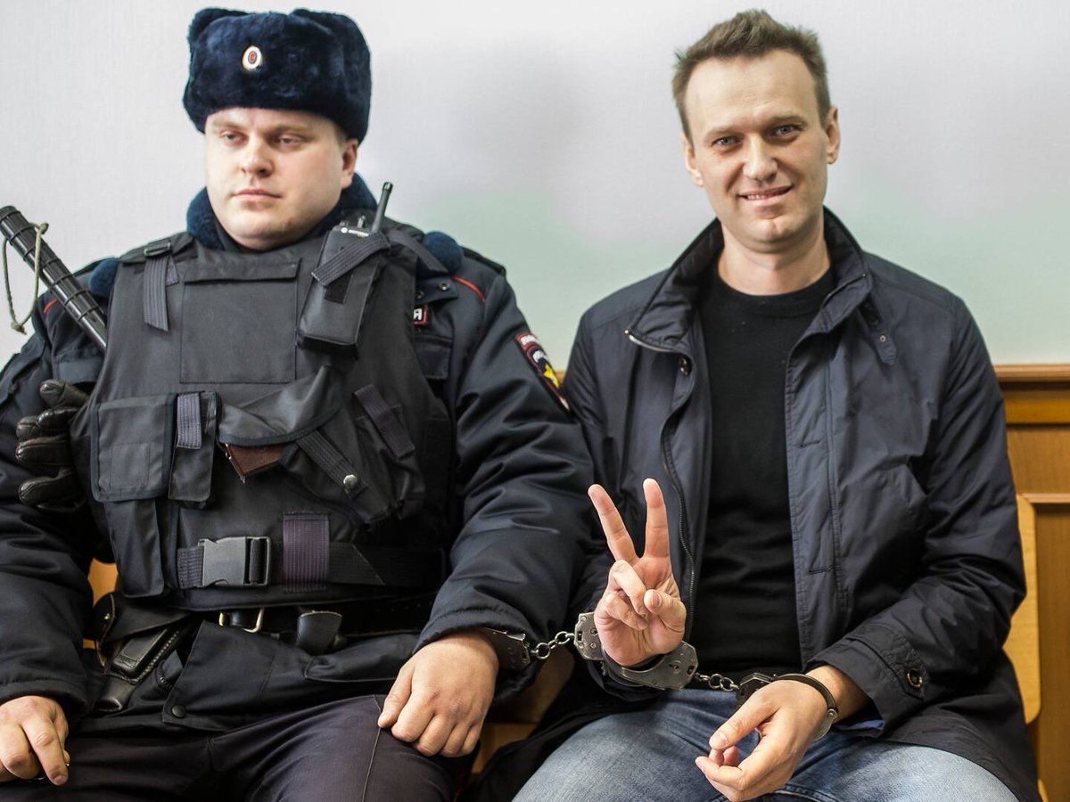 Ich habe mich jahrelang für Alexei Navalnys Freilassung eingesetzt. Er war nicht perfekt, aber fähig, Menschen zu vereinen. Ein Symbol der Hoffnung. Für mich war er einer der mutigsten, prinzipientreuesten Menschen unserer Zeit.

Das kann man jemandem von außen kaum erklären: Als