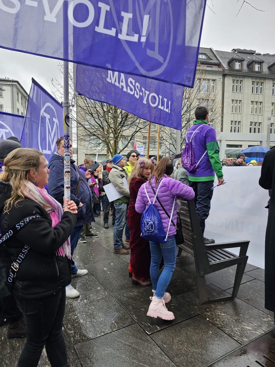 Die Demo in St. Gallen gegen den Impfzwang ist erfolgreich zu Ende gegangen – ein starkes Zeichen der Bevölkerung! 💪🇨🇭
Heute haben wir klar gemacht: Zero Toleranz gegenüber verfassungswidrigen Zwangsgesetzen!! ✋🏽🚫

Der Kanton muss die verfassungswidrigen Passagen (Impfpflicht,