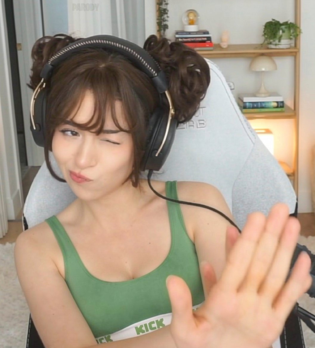 KickPropaganda's tweet image. Pokimane starting up stream like this would actually be insane 😭