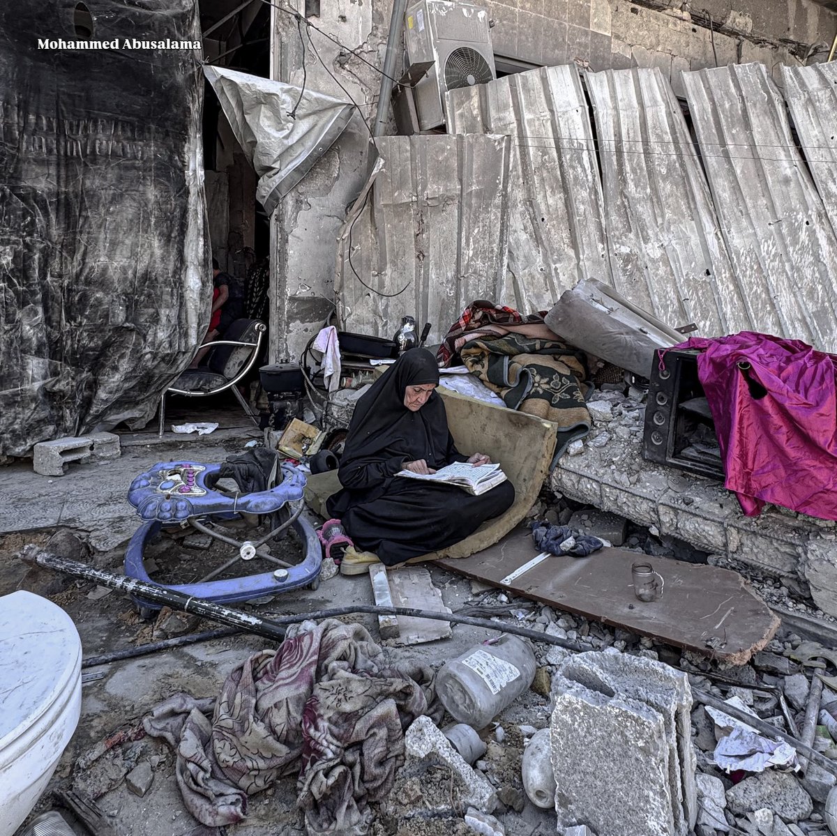 Savaş herşeylerini aldı belki ama alamadığı bir şey var oda onların imanı . ☝️☝️☝️

#GazaGenocide #GazzeİçinHareketeGeç 
Bilal Erdoğan " BİZ ŞAMPİYON OLACAĞIZ " Namağlup #UrgentSolutionForGaza