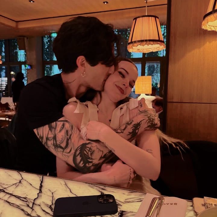 adoreauble's tweet photo. i’ve loved you three summers now, 
honey, but i want em’ alllllll !!!!!!! 

happy valentine’s day my love.  ❦

i love you more than anything in this world,
thank you for taking care of me, and loving me 
so gently and softly. i love you, thank you for 
being my best friend. 💌 https://t.co/d2K9GprWYm