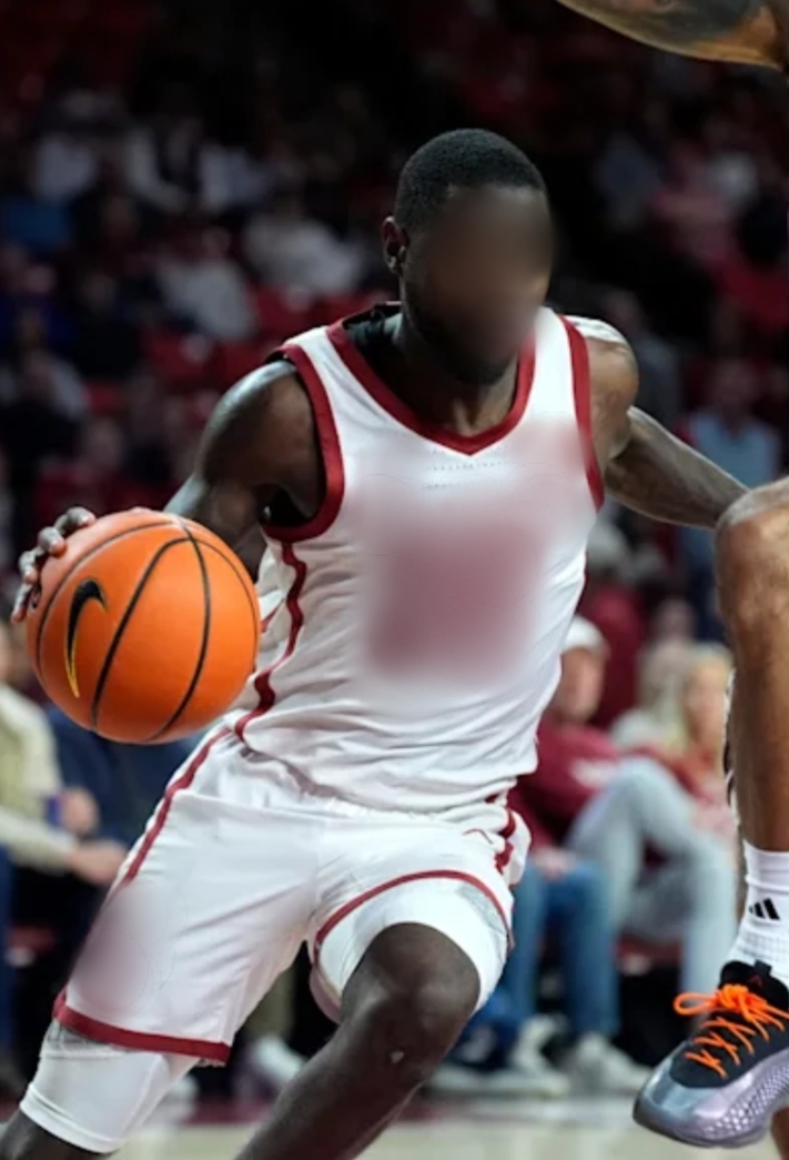 2/1 Athlétique capable de scorer haut volume. Pr franchir palier pro, doit stabiliser son tir longue distance + affiner prise de décision sous hte pression. Cet US ne triche pas en déf, va passer pro cette année. Pourrait être un beau pari pour une Pro.B.  frenchbasketballscouting.fr