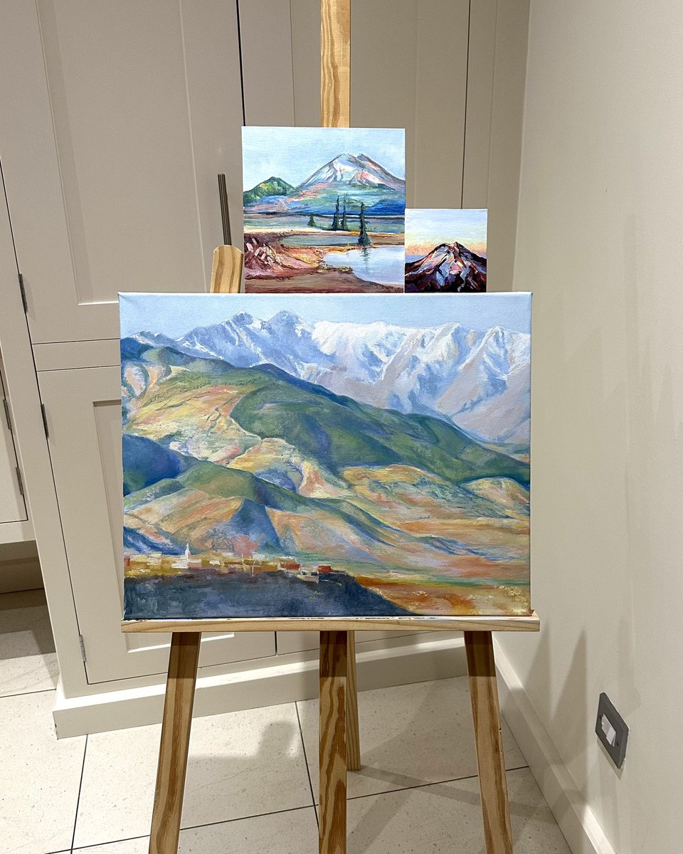 aishaiiv's tweet photo. my art in different mediums https://t.co/3iiF8PnqQb