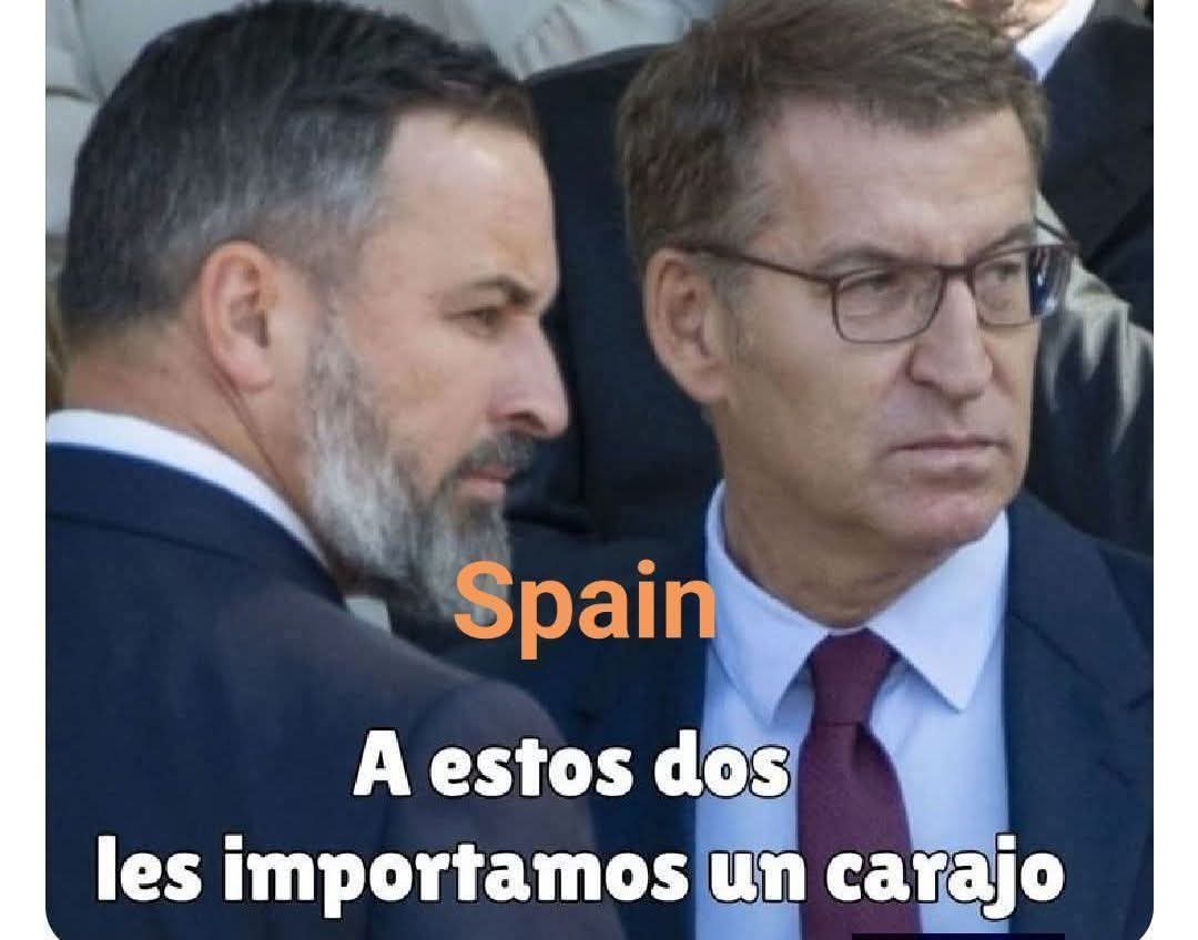 ESTA ES LA REFORMA LABORAL Y ESCLAVISTA QUE APROBÓ MILEI:

- Jornada Laboral de 12 horas
- Salario Dinámico, Pueden pagar en especia o bajartelo
- Banco de Horas: No se pagan horas extras
- Despido sin indemnización.
- Vacaciones elegidas por la empresa.

Los de abajo aplauden⬇️