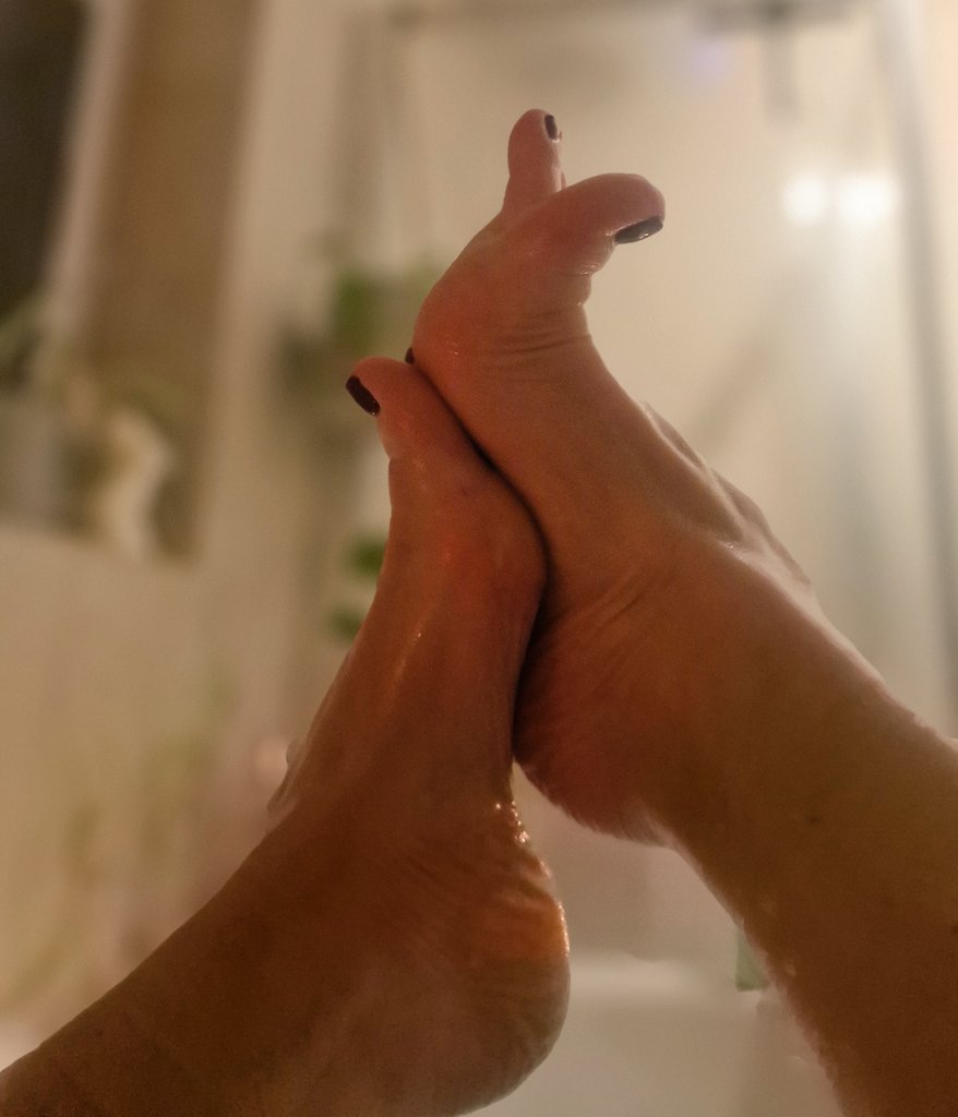 ladyofthesteps's tweet photo. ❤️❤️❤️
#footlover #feelingsexy #footfetısh https://t.co/HQF6Nl5Mg3