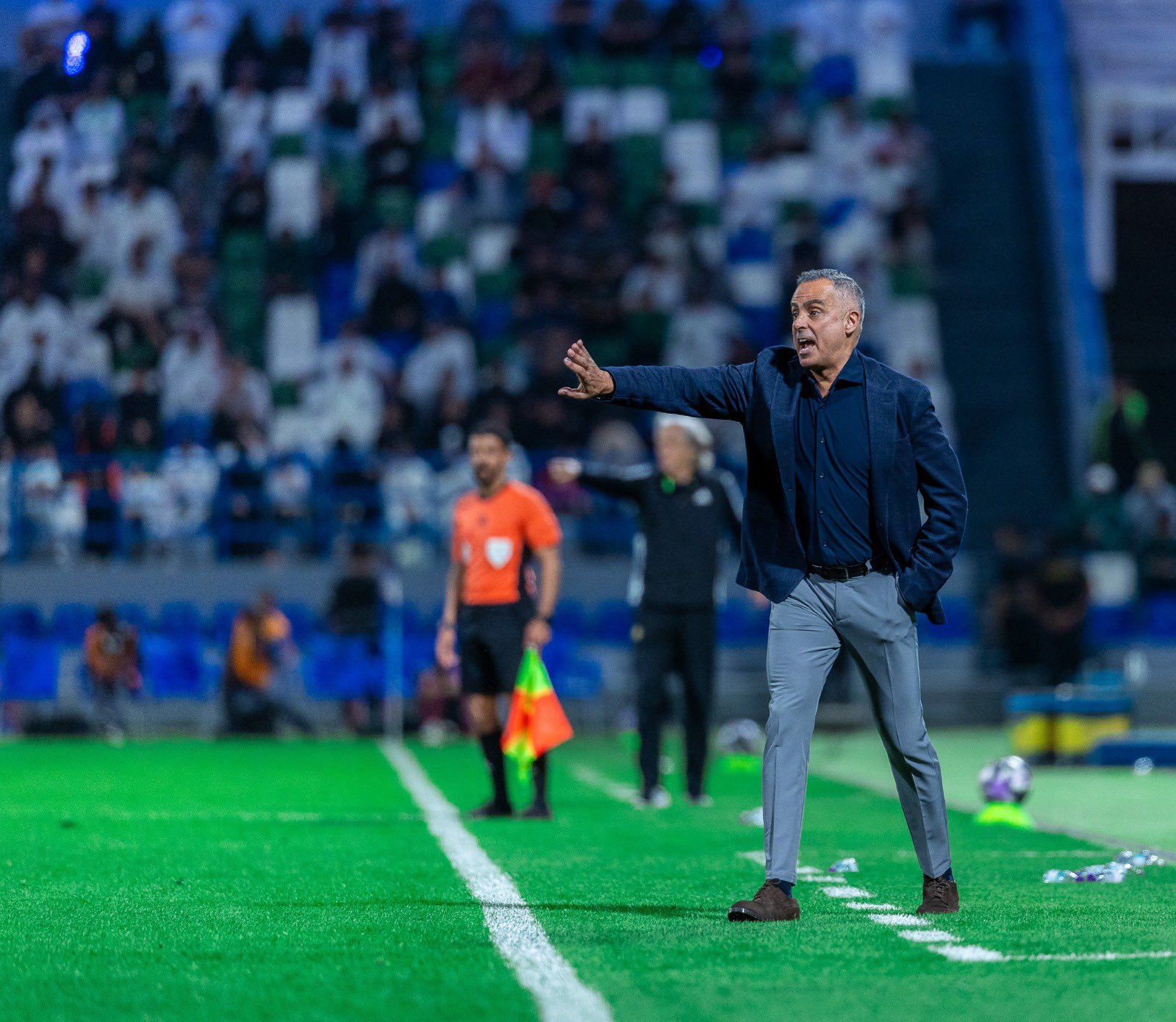 غوميز مدرب الفتح في المؤتمر الصحافي: - كانت هناك حالة مشكوك أنها ركلة جزاء لصالح فريقنا في الدقيقة 47 بكون اللاعب مراد باتنا تعرض لتدخل في الظهر ولكن لن أتحدث كثيرا عن الجوانب التحكيمية والقرارات التي حصلت #الفتح_النصر 