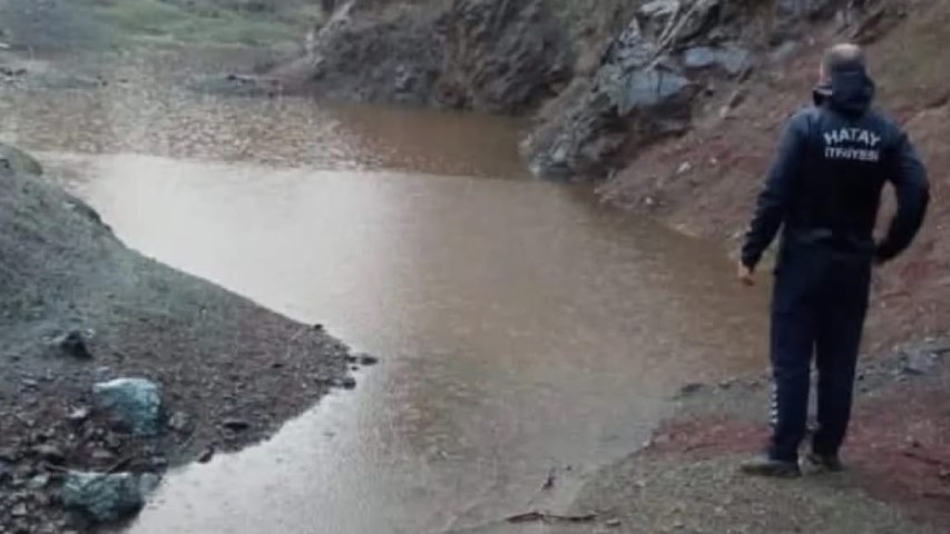 Hatay'da suyla dolan çukura düşen çocuk hayatını kaybetti
cumhuriyet.com.tr/turkiye/hatay-…