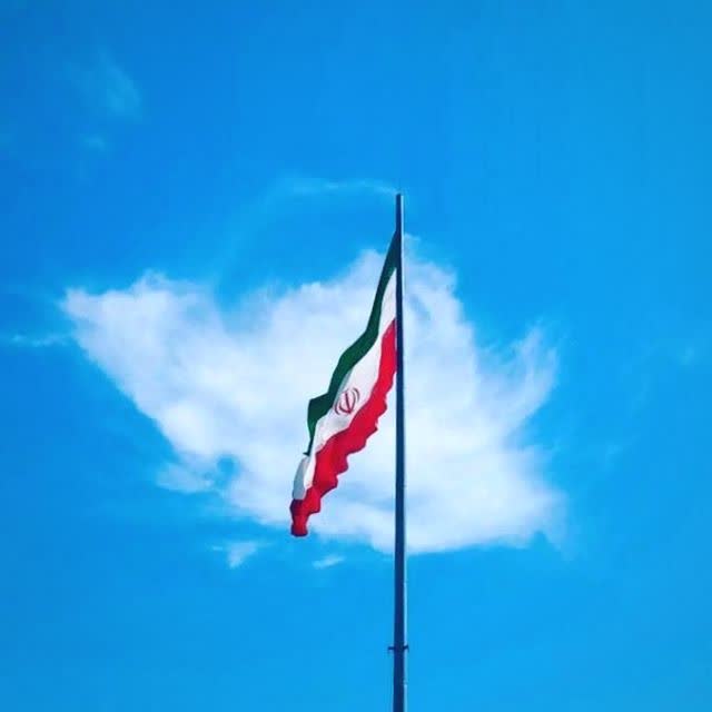 Tachai_213's tweet photo. -

ایـران، 🇮🇷
موجودی است الهی
که بر بال فرشتگان
نشسته است 
امام‌خمینی(ره)
#ایران_عزیز https://t.co/8jJqp0U03r