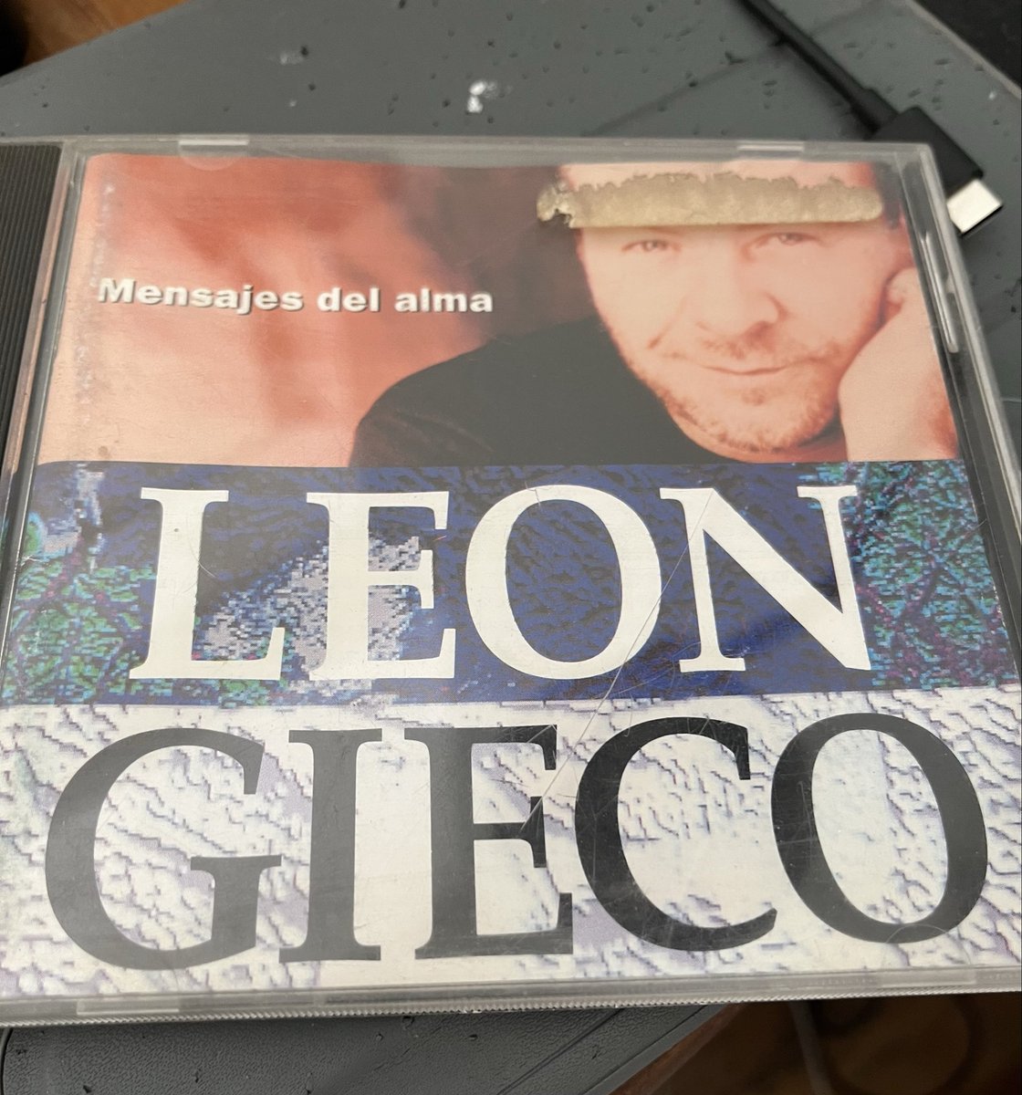 Hace muchísimos años compré este álbum y después de haberlo gastado en ese ya lejano 1992, cada tanto necesito volver a revisitarlo. Cada tema es una estocada al alma. Pocas obras logran el objetivo de su nombre como esta.