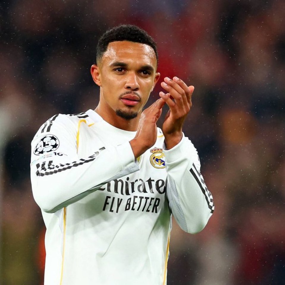 Qué absoluto deleite ver a este hombre tratar al balón eh. Cada pase, cada centro, cada disparo, cada cambio de juego. Es un absoluto placer visual la técnica de golpeo que tiene.