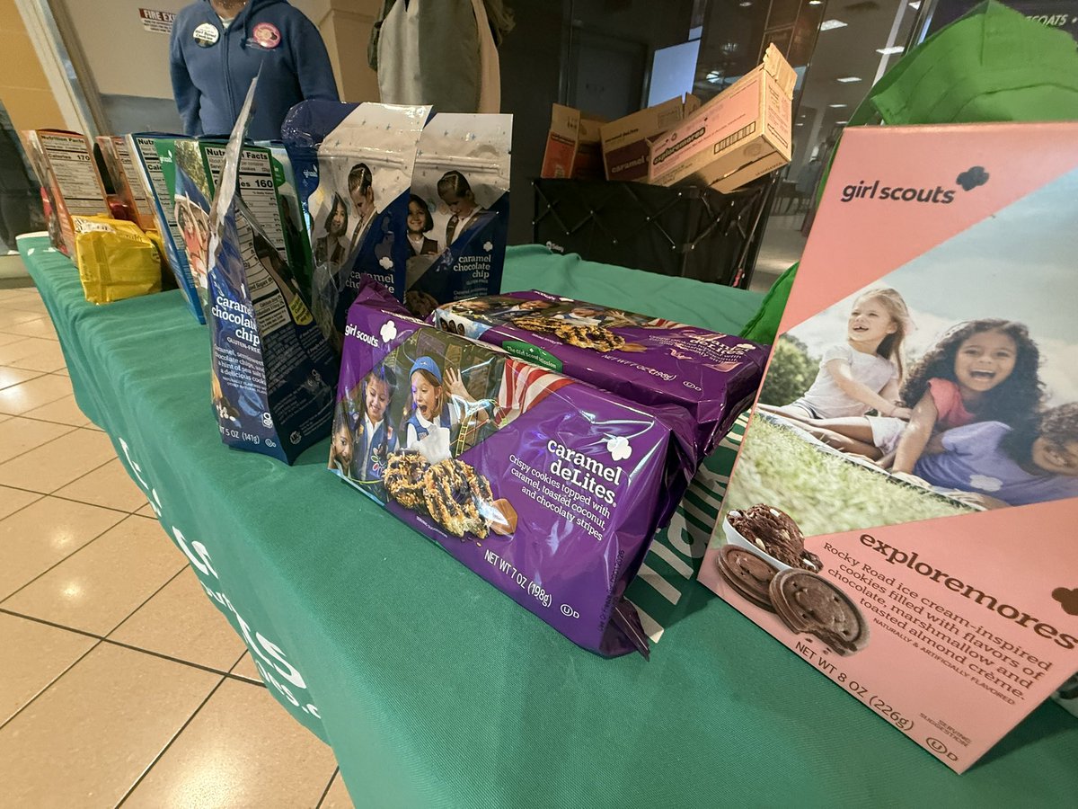 DaveInOrlando's tweet image. Current situation:

Girl Scout Cookie Dad mode! 

If you’re in the Altamonte area, we’re inside the mall outside of Dillards!  Come support the newbie and get troop!  

We have plenty of everything!

#ThinMints #CaramelDelights