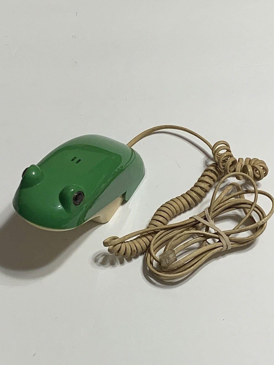 ComputerLove_'s tweet photo. Frog Telephone (1980s) https://t.co/gsFgBNn2yO
