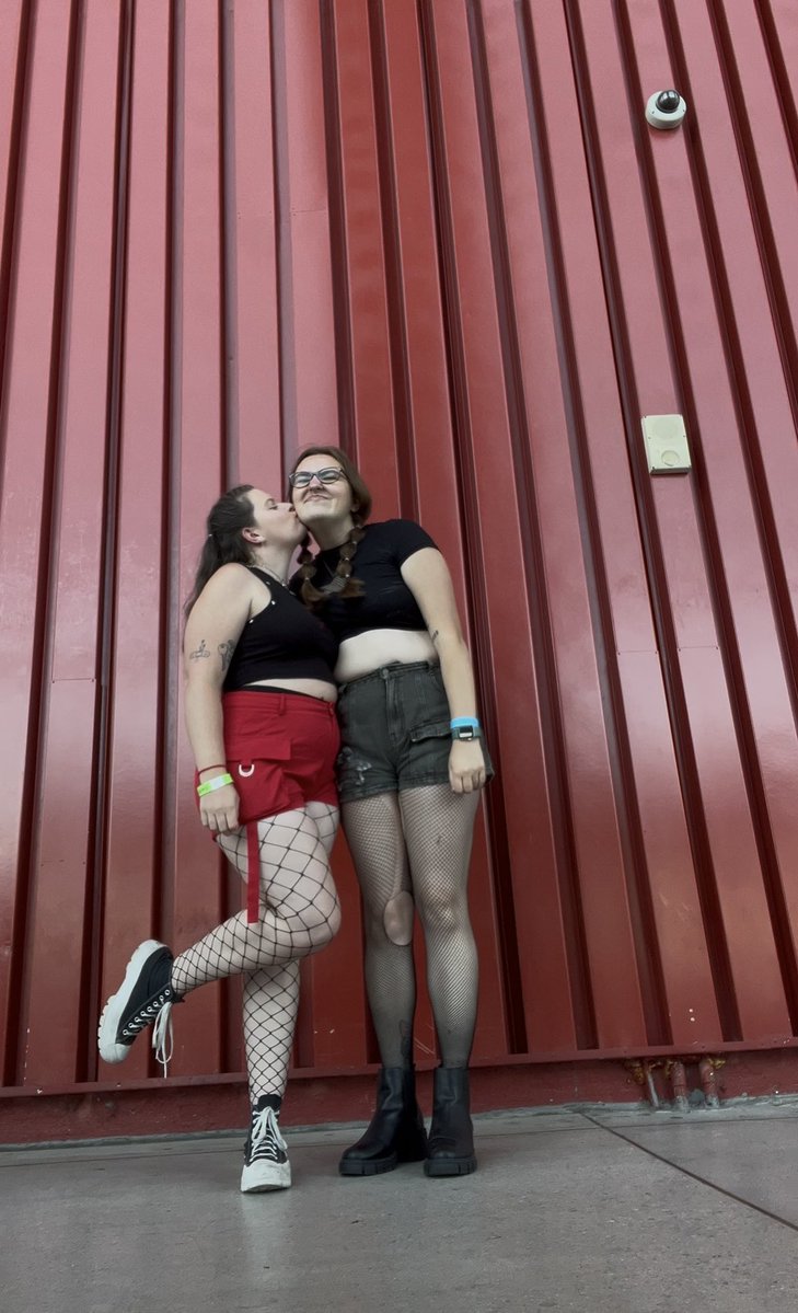 happy valentine’s from your favorite lesbians <3