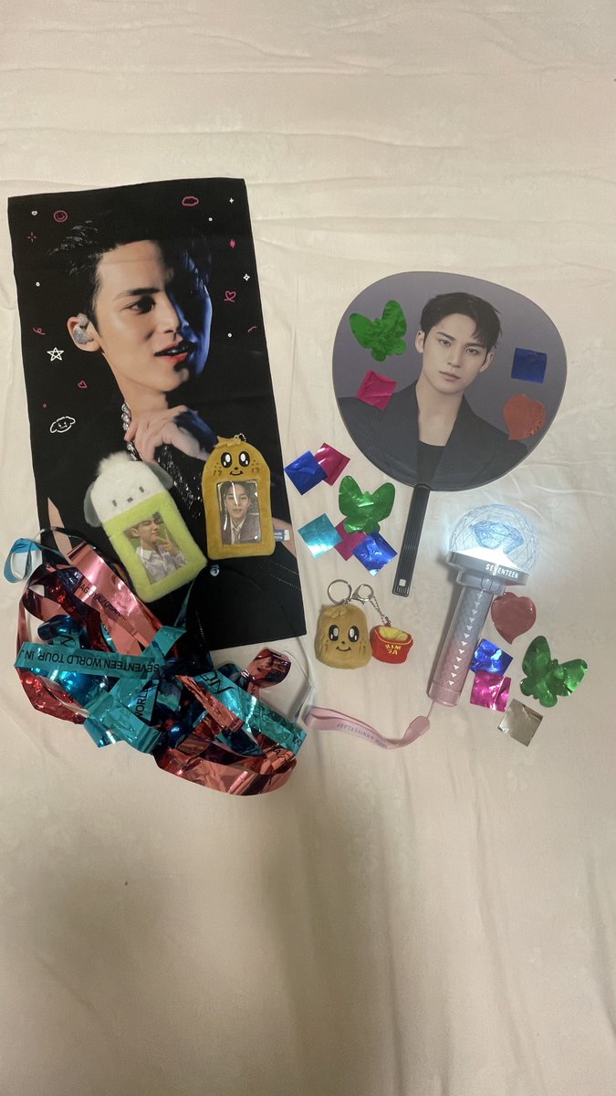 SEVENTEEN World Tour 【NEW_】
遅くなったけど4公演も参戦出来て良かった!
アリーナAは銀テ大量でやっぱり良すぎた
注釈でもトロッコ近すぎて、ミンギュ肉眼で見れて良かった🌟
ずっと夢だったRock生で聞けて本当に幸せだった🫶