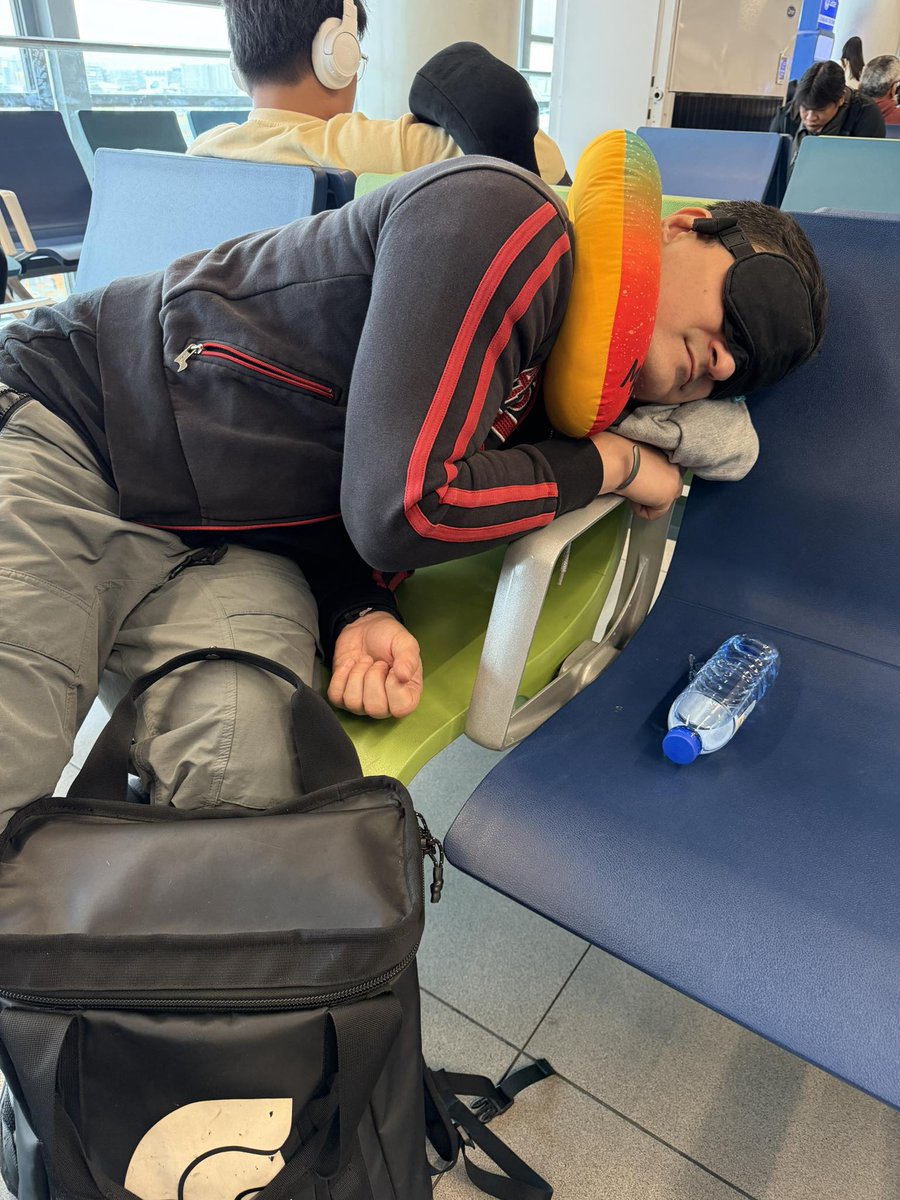 kuyamanzano's tweet image. A fighter needs 10h daily sleep in order to cover the muscles from daily training.
So I am not ashamed to take a nap at any given opportunity.
#sleepwear