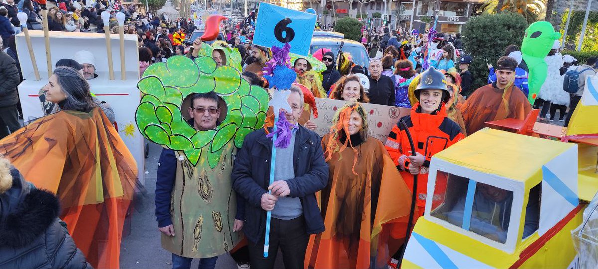 llefia's tweet photo. Premi millor comparsa 2026
Arde a Festa, Non o Monte @ACGAgarimos #RuaBDN #Badalona https://t.co/erGNm2ZOvZ