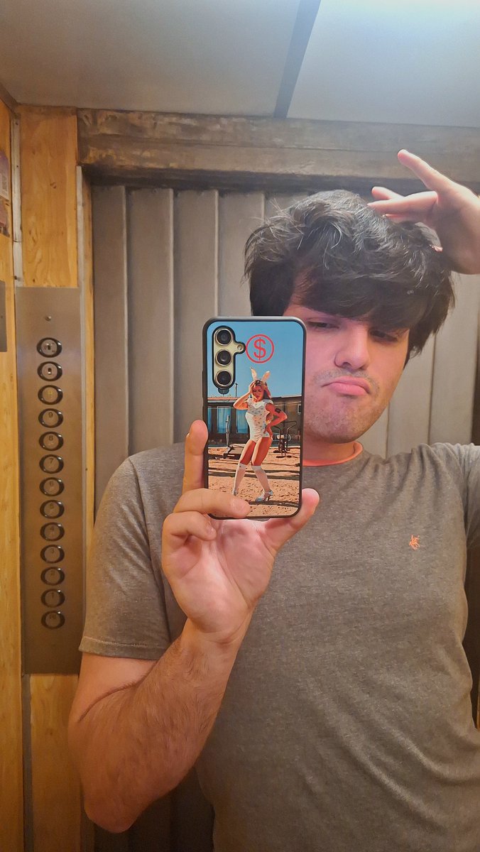WOR$ST PHONE CA$E IN AMERICA, te amo <a href="/slayyyter/">WOR$T GIRL IN AMERICA</a> ❤️‍🩹
