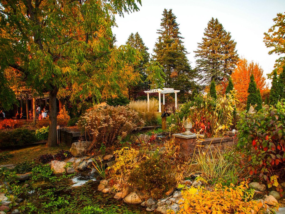 Autumn wedding at The Gardens of Castle Rock - a Minnesota Wedding and Event Center - 📸 thegardensofcr #TheGardensofCastleRock  #BeautifulSetting #ThisisNorthfield #MNFallWeddings #MNWeddingReception #OutdoorWeddings buff.ly/sYuenAe