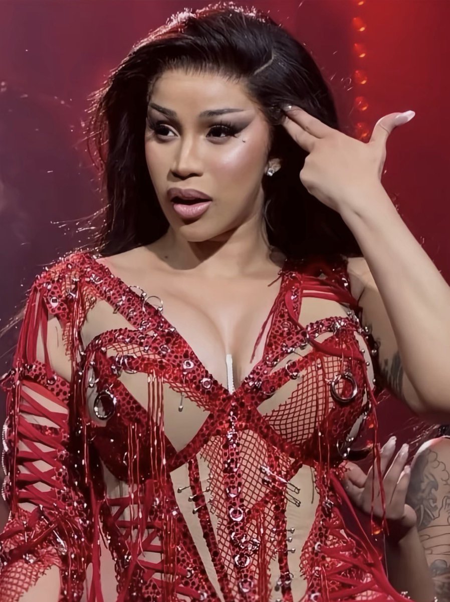Hybrid_Ola's tweet photo. Cardi B has been serving looks on Tour !!! 🔥 

Let’s check out some of her outfits ! https://t.co/10GAw8m8R5