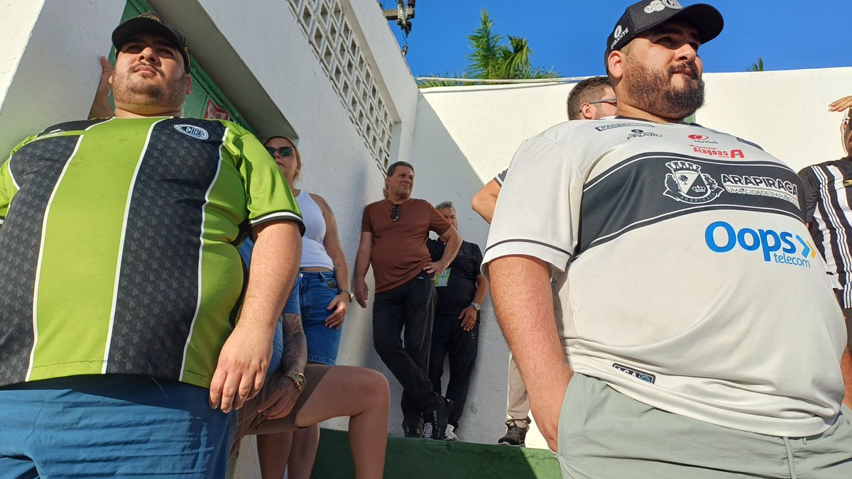 caiolorena's tweet photo. E olha quem está acompanhando Murici x ASA pela semifinal do Alagoano: pofexô Vanderlei Luxemburgo. 

Ele ta curtindo o carnaval com a família na Barra de São Miguel e aceitou o convite do amigo Rogério Siqueira, presidente do ASA, para acompanhar a partida. https://t.co/HvVfD7bShS