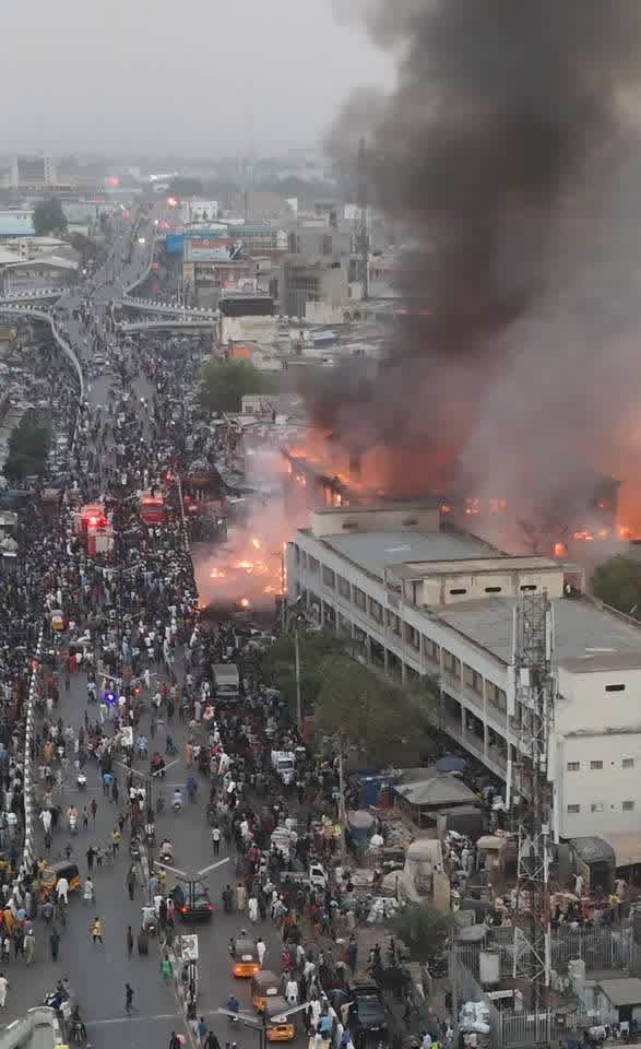 BashirAhmaad's tweet photo. Dear @NEMANigeria,

This is an urgent call from Kano. Please come to the aid of Singer Market, the biggest and most important commodity market in the North, where a devastating inferno has been raging and spreading across the market. The scale of the fire, which has continued for hours with no clear sign of stopping, calls for immediate emergency intervention from you. 

Kindly share this message.