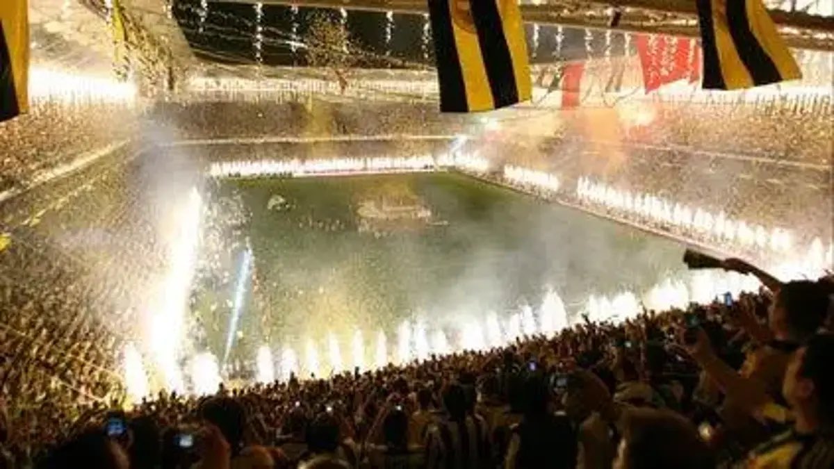 Evet gelelim en önemli konuya.
Kadıköy’de son 8 maç için olağanüstü hal ilan edilmeli.

Ligde kaldı 7 maç, Nottingham ile birlikte toplam 8 maç. 

Tüm tribün grupları 8 maçlık da olsa aralarındaki husumeti bir kenara koymalı ve koordinasyon içinde olmalı, yönetim atmosfer için