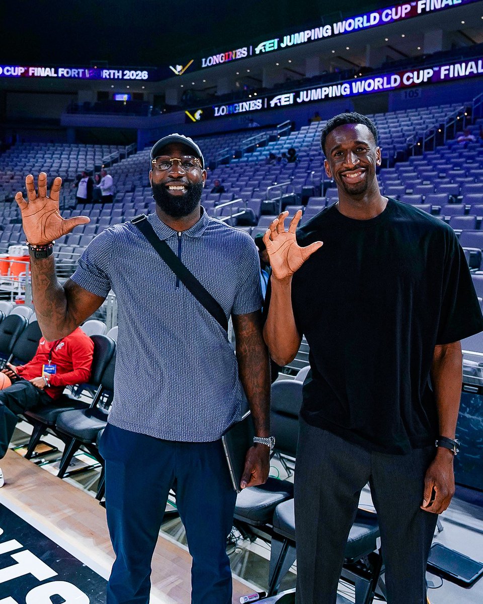 A couple Baylor greats in the building! 🐻

#SicEm | #CultureofJOY