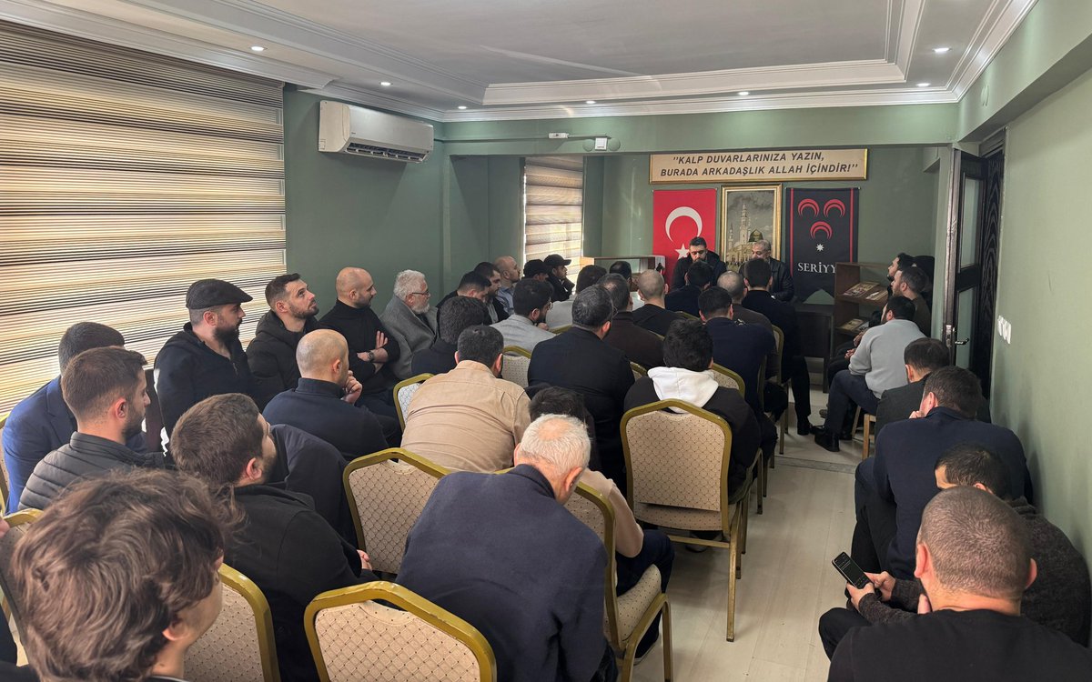 sakaryaseriyye's tweet photo. Hamas üyesi Dr. Süheyl el-Hindi’yi vakfımızda misafir ettik.

Bizlere asrın müstesna mücahit kadrosu Kassam Tugaylarından, Gazze direnişinden ve Gazze’nin şehit komutanlarından bahsetti. Bu vesileyle şuurumuzu kuşanmaya ve öfkemizi bilemeye olan azmimizi yeniden tazeledik. 

Bu kutlu cihada bir gün canımızla iştirak edebilmeyi Rabbim cümle gönüldaşlarımıza nasip eylesin.