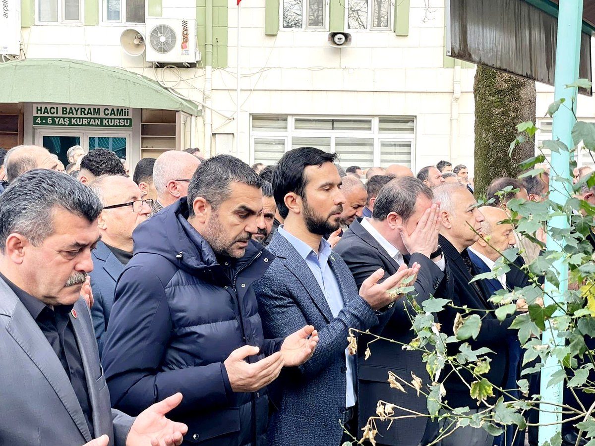İl başkanımız Sayın Zeki Aras, Siirtliler İl Derneği Başkanı ve İş Adamı Maşallah Kocaman’ın babası Hacı Tarhan Kocaman’ın cenaze törenine katılarak taziyelerde bulundu.

 Vefat eden amcamız Hacı Tarhan Kocaman‘a Allah’tan rahmet diler, yakınlarına baş sağlığı dileriz.