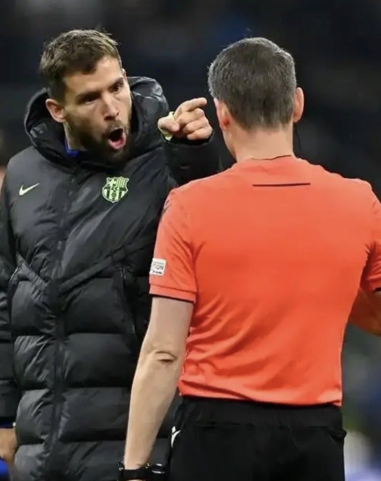 Otro Penalti para los Llorones..
SIEMPRE ROBANDO!!🫵🏻🫵🏻